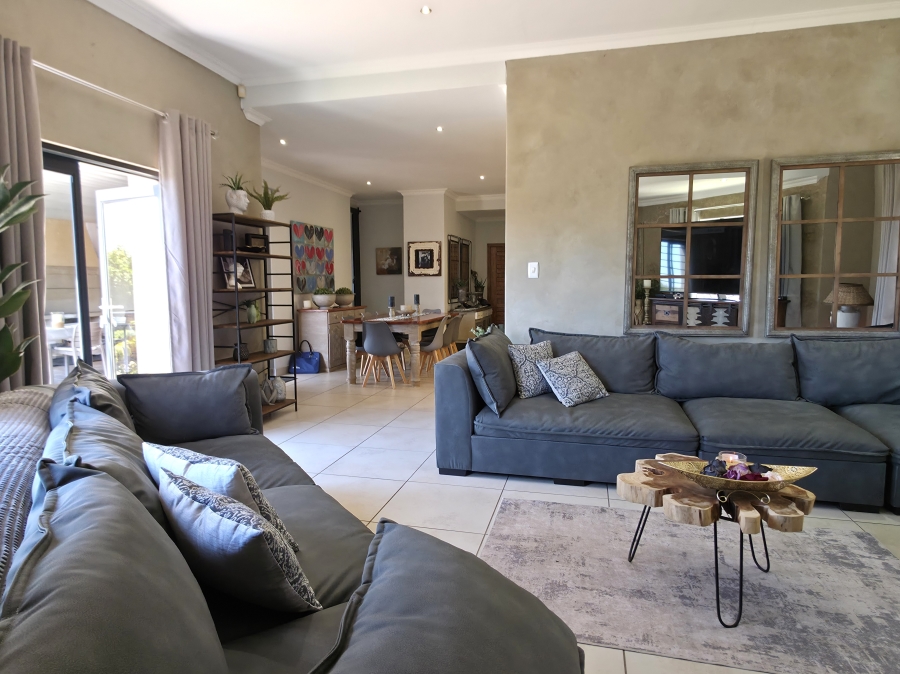 5 Bedroom Property for Sale in Wavecrest Eastern Cape